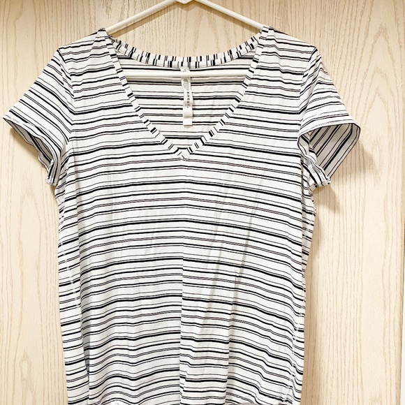 Lululemon White Stripped Size 10  Women’s Top. - Picture 1 of 8